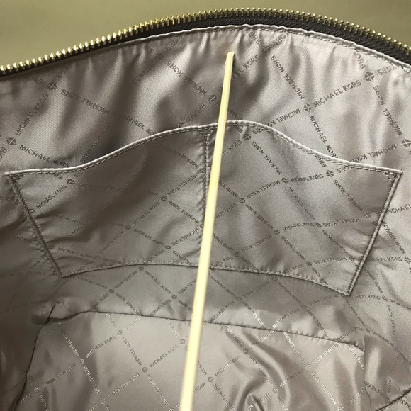 MICHAEL KORS CHARLOTTE LARGE TOP ZIP TOTE - Picture 9 of 13